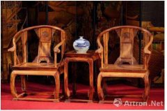 tľr(ji)֮ y󱳺󾿾жM(fi)Ј(chng)