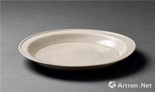 820 北宋 定窯陰刻蓮紋盤(300-350萬JPY) H2.5cm D20.4cm