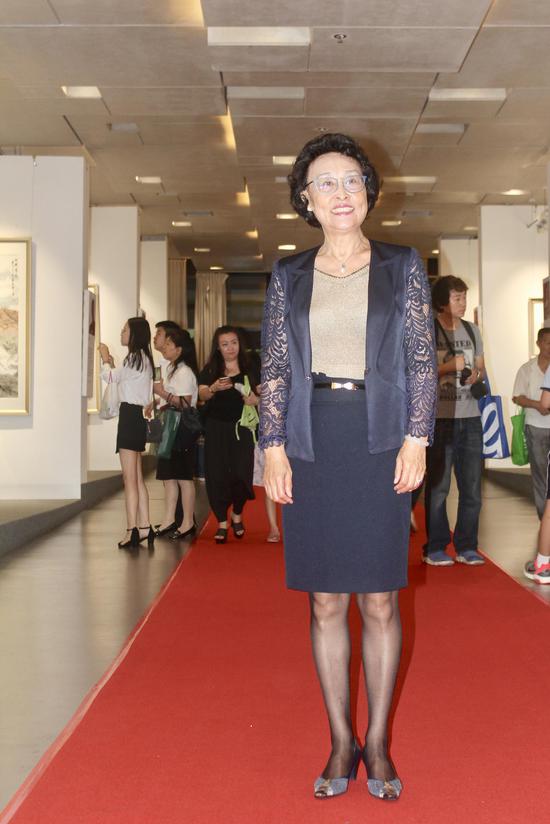 藝術(shù)家趙莉走紅地毯