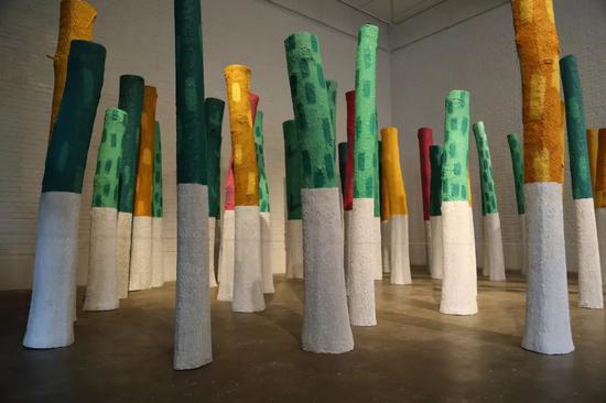 《視平線》裝置,玻璃鋼,尺寸可變,2018